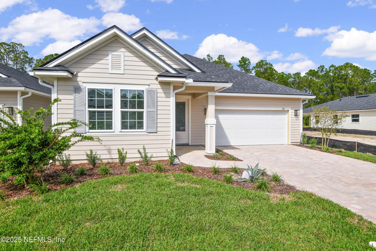 212 Thornberry Way - Photo 1