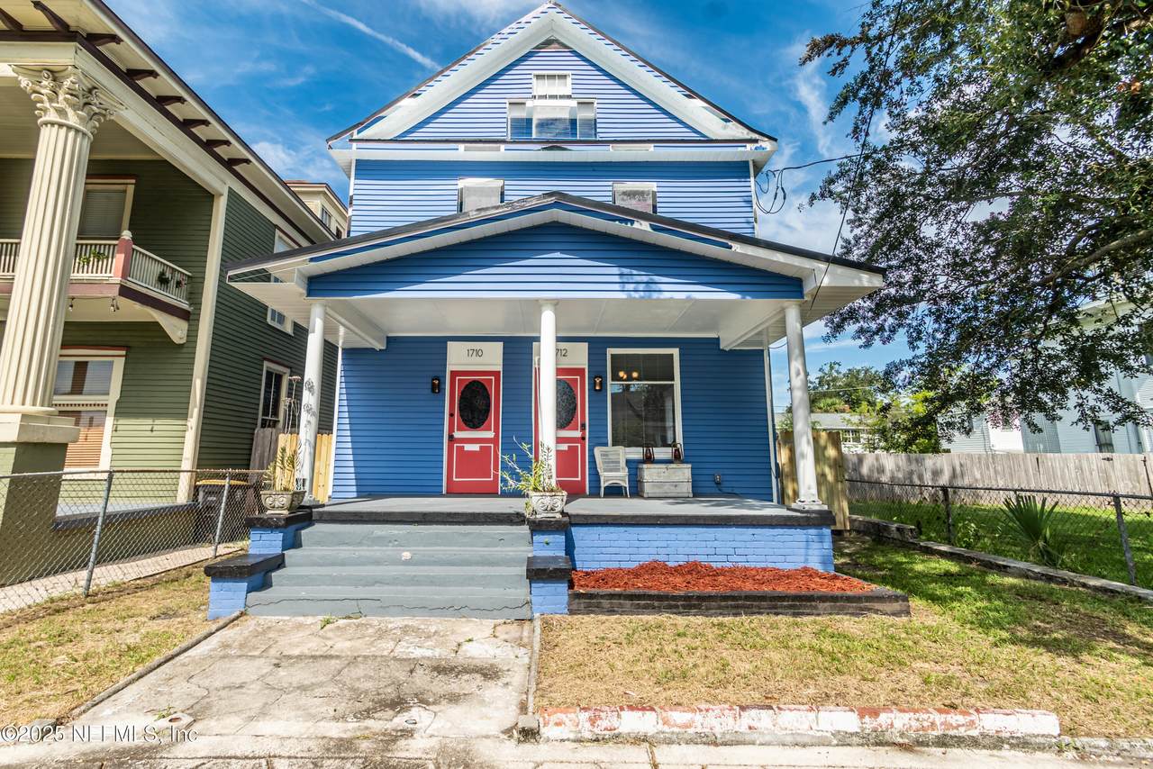1712 Laura Street - Photo 1