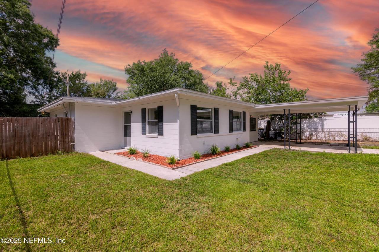 5033 Lexington Avenue - Photo 1