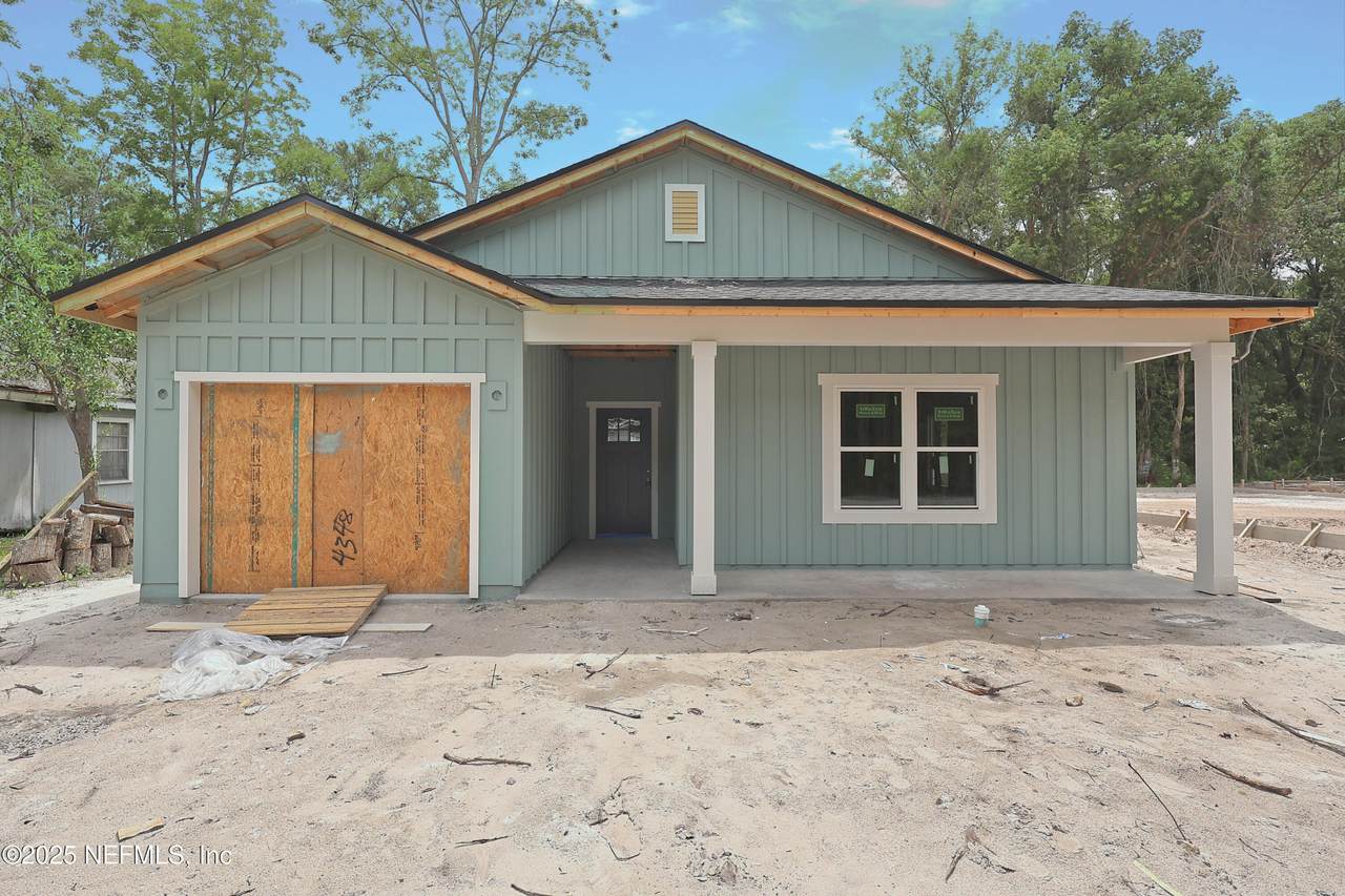 85 Delmonte Street - Photo 1