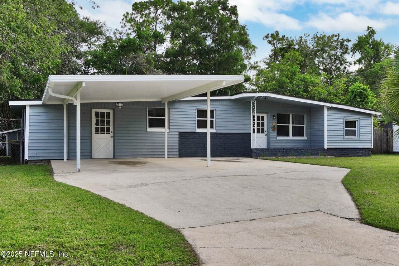 8023 Chateau Drive - Photo 1