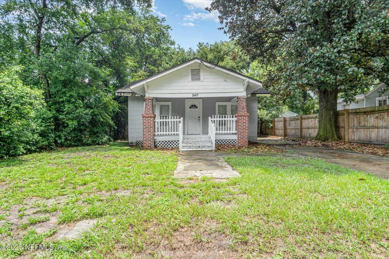 940 Glencarin Street - Photo 1