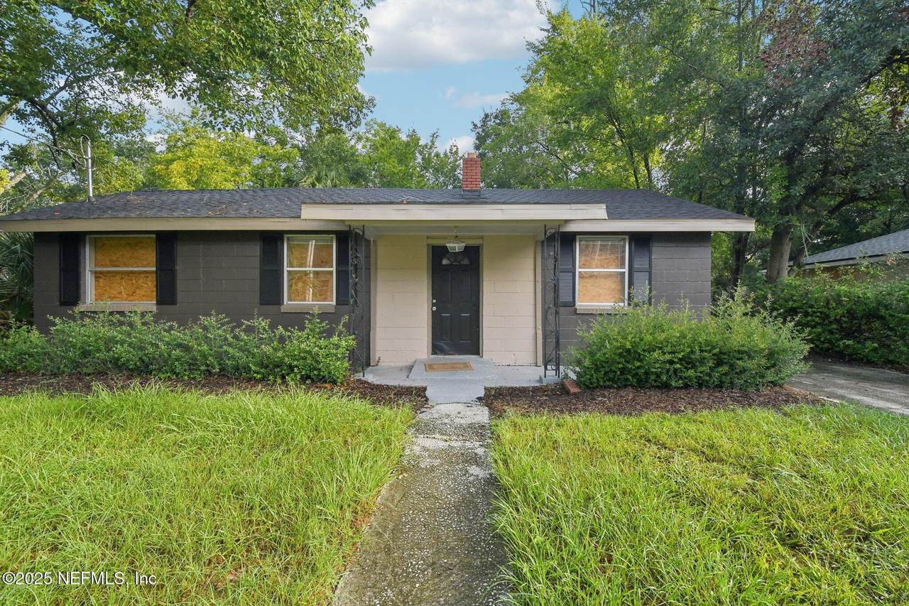 1853 9TH Street - Photo 1