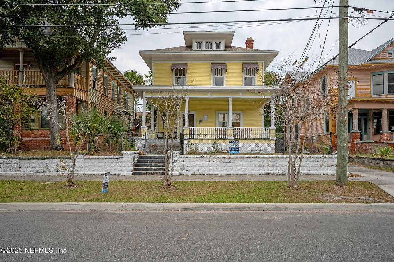 343 7TH Street - Photo 1