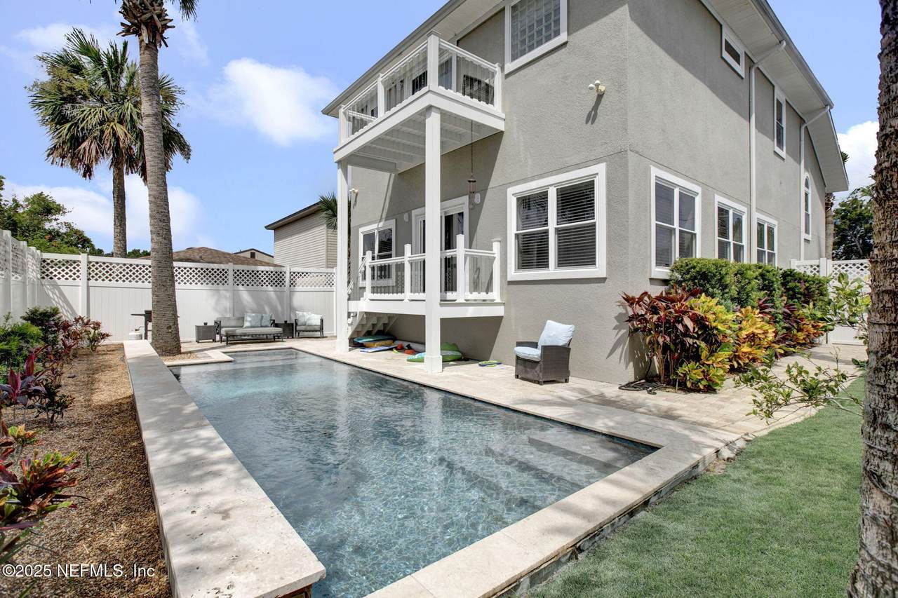 496 Upper 8Th Avenue - Photo 1