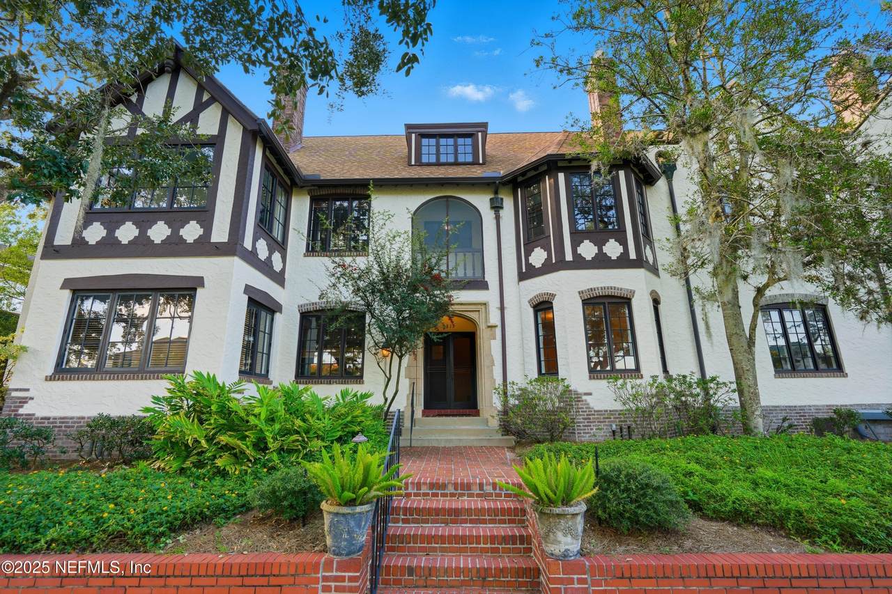 3319 Pine Street - Photo 1