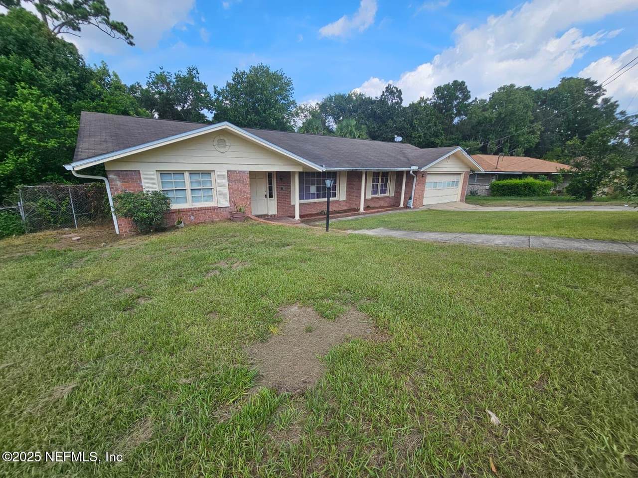 1934 Woodleigh Drive - Photo 1