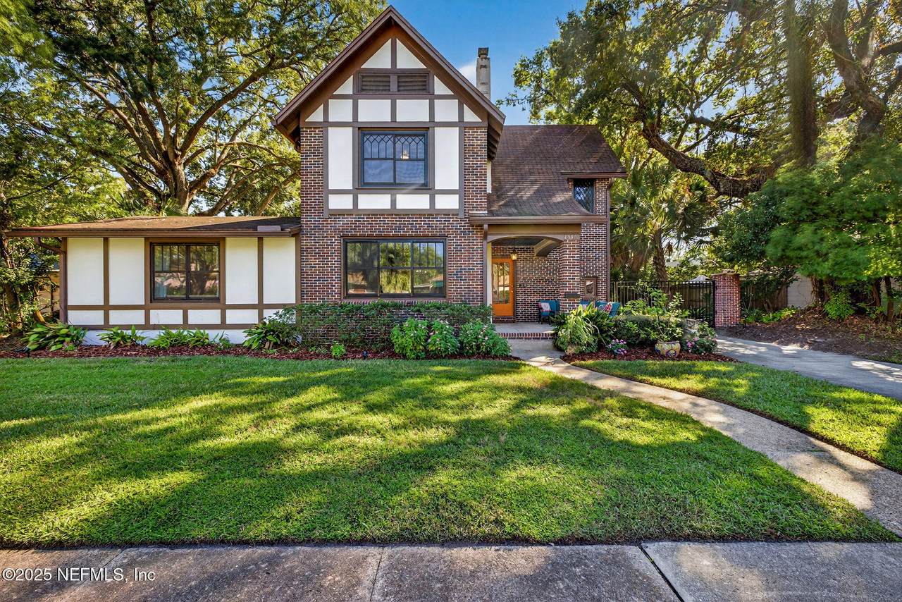 4350 Garibaldi Avenue - Photo 1