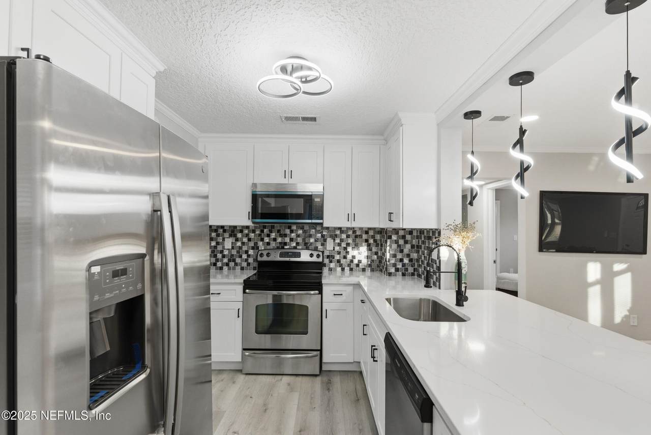 2555 Beaverbrook Place - Photo 1