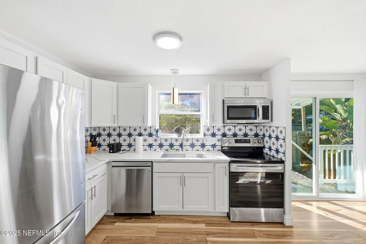 6 Hopkins Street - Photo 1