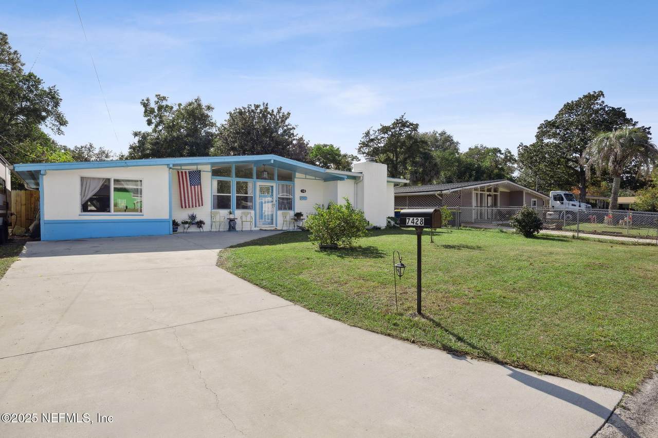 7428 Sandhurst Road - Photo 1