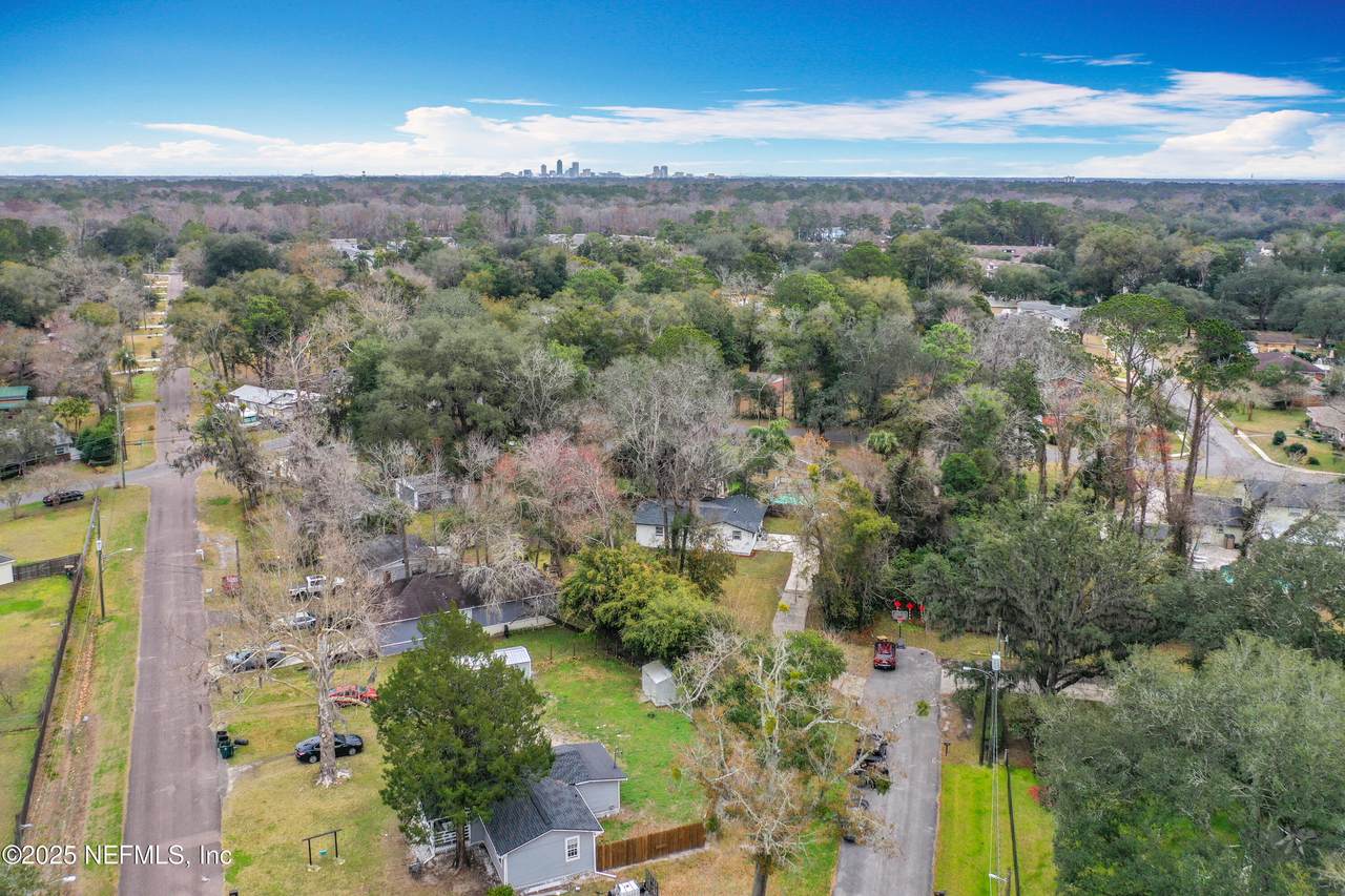 6914 Alachua Avenue - Photo 1