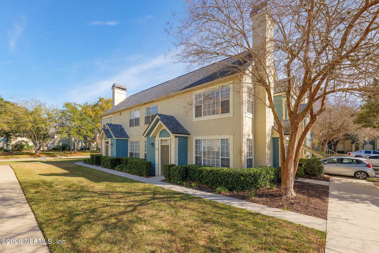 13700 Richmond Park Drive - Photo 1