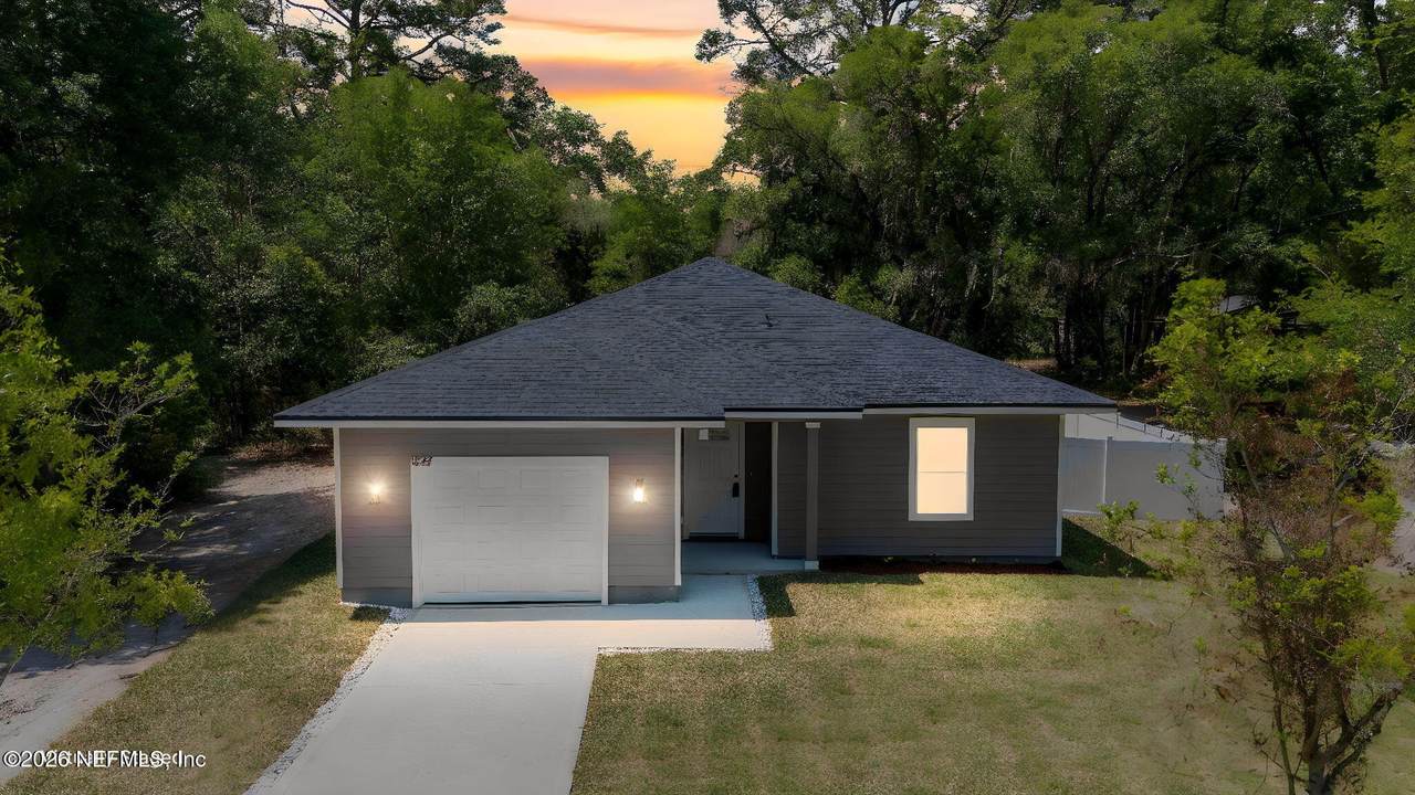 1847 Rowe Avenue - Photo 1