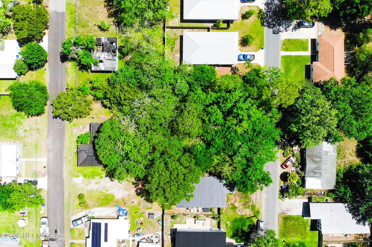1028 Collier Boulevard - Photo 1