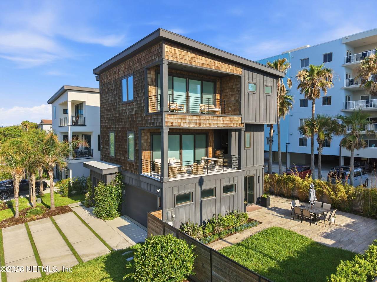105 11TH Avenue - Photo 1