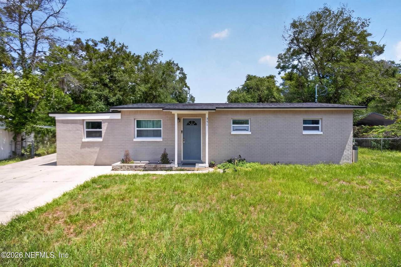 341 Parkwood Drive - Photo 1