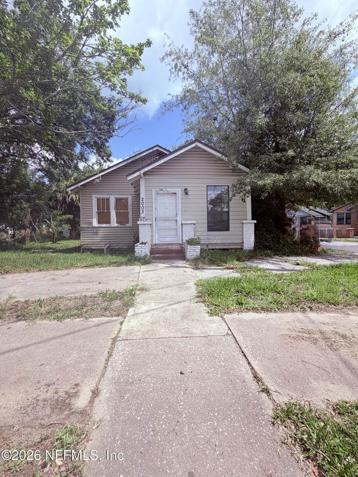 2003 Commonwealth Avenue - Photo 1