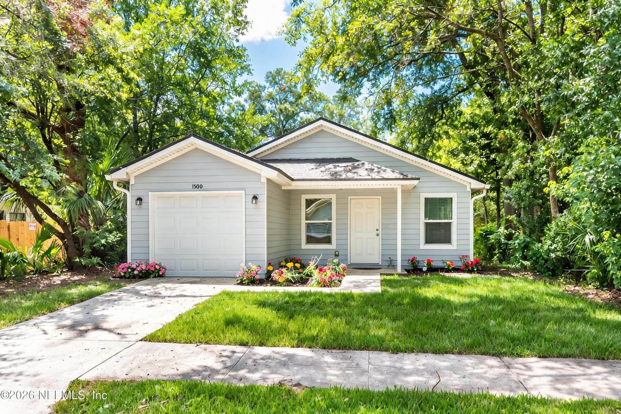 1560 30TH Street - Photo 1