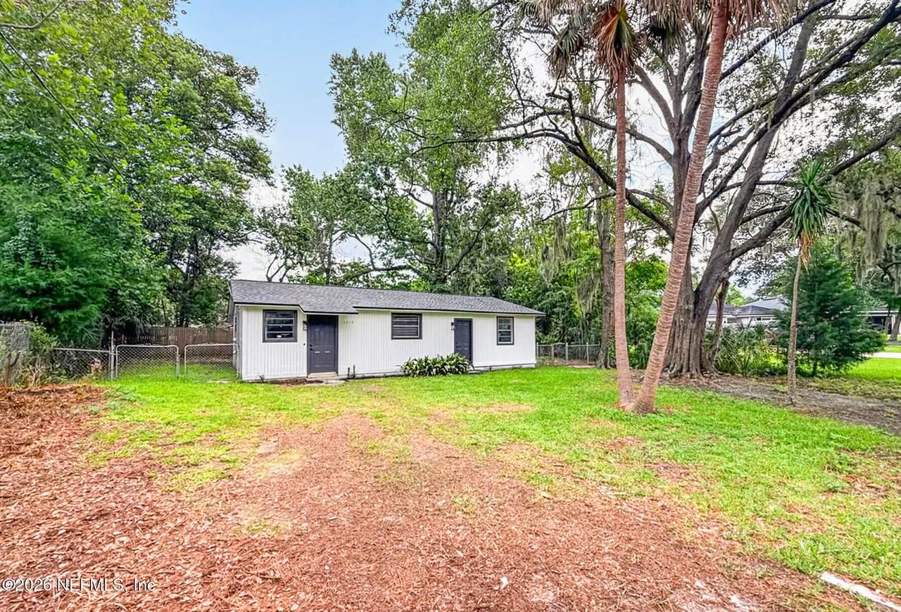 1715 Brooker Place - Photo 1