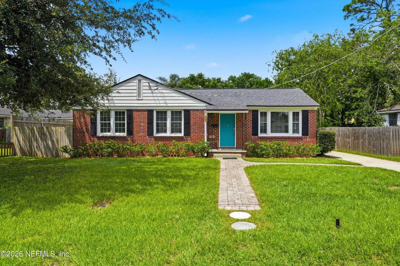 4334 Redwood Avenue - Photo 1