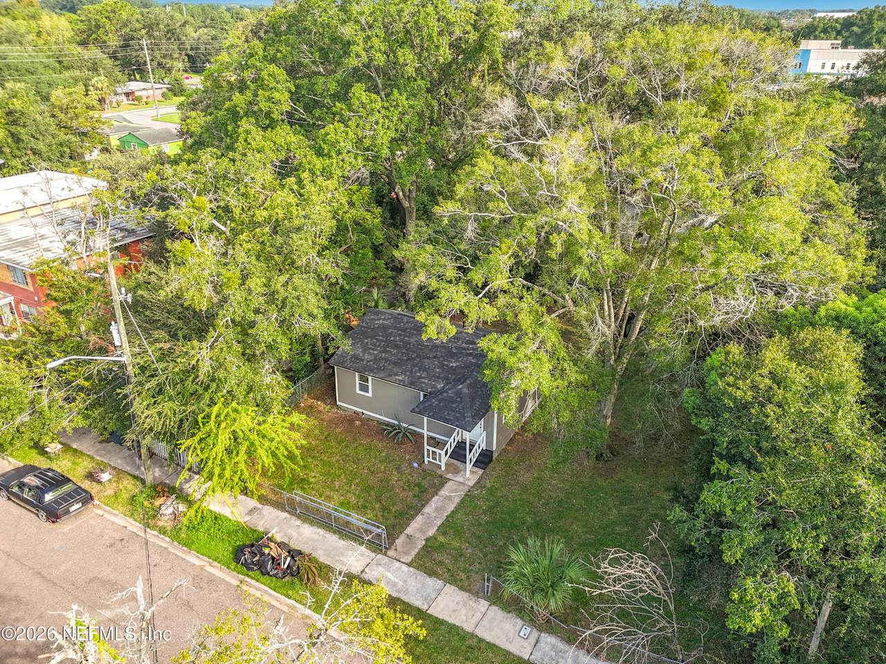 821 30TH Street - Photo 1