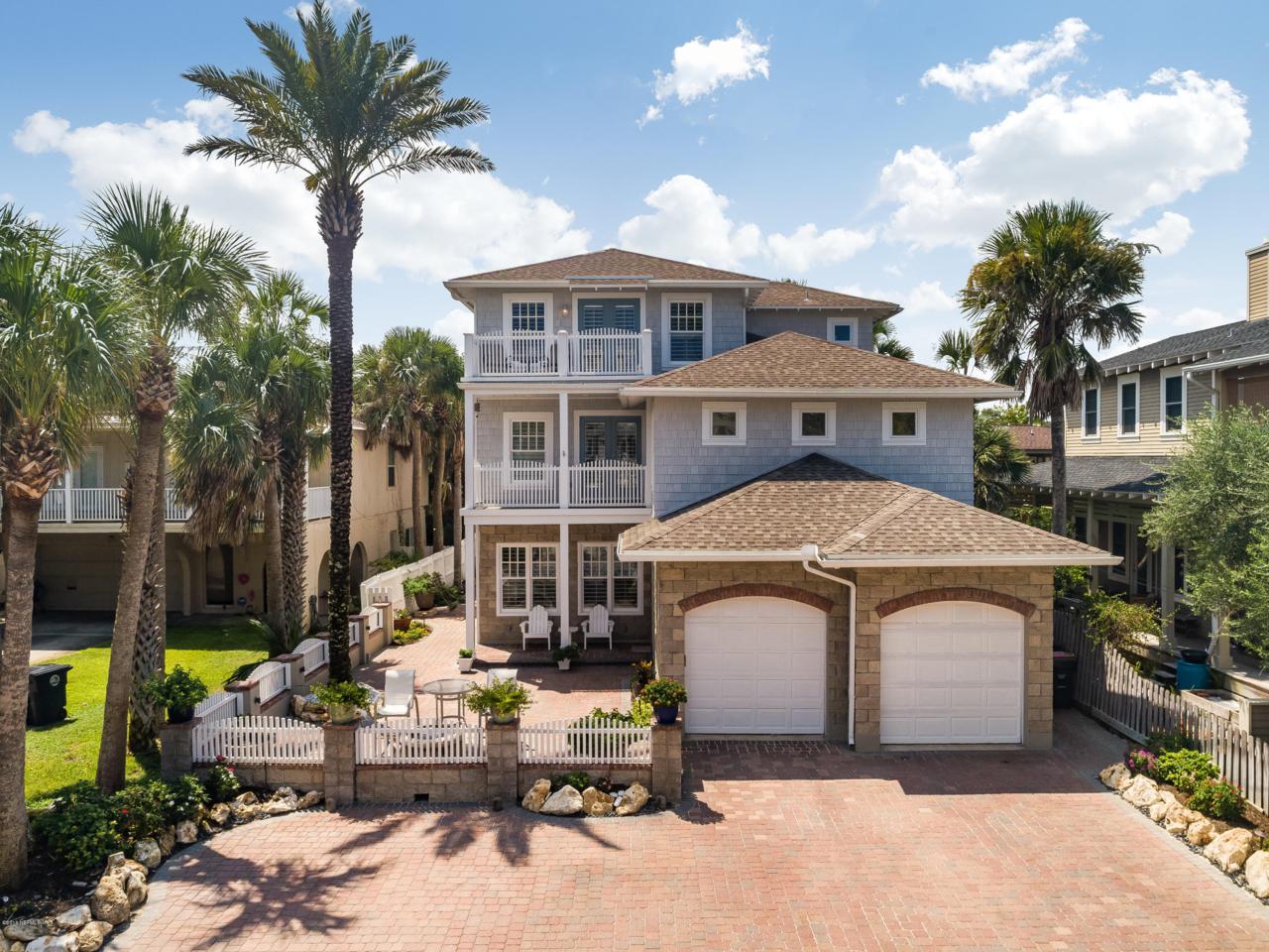 1628 Beach Ave - Photo 1