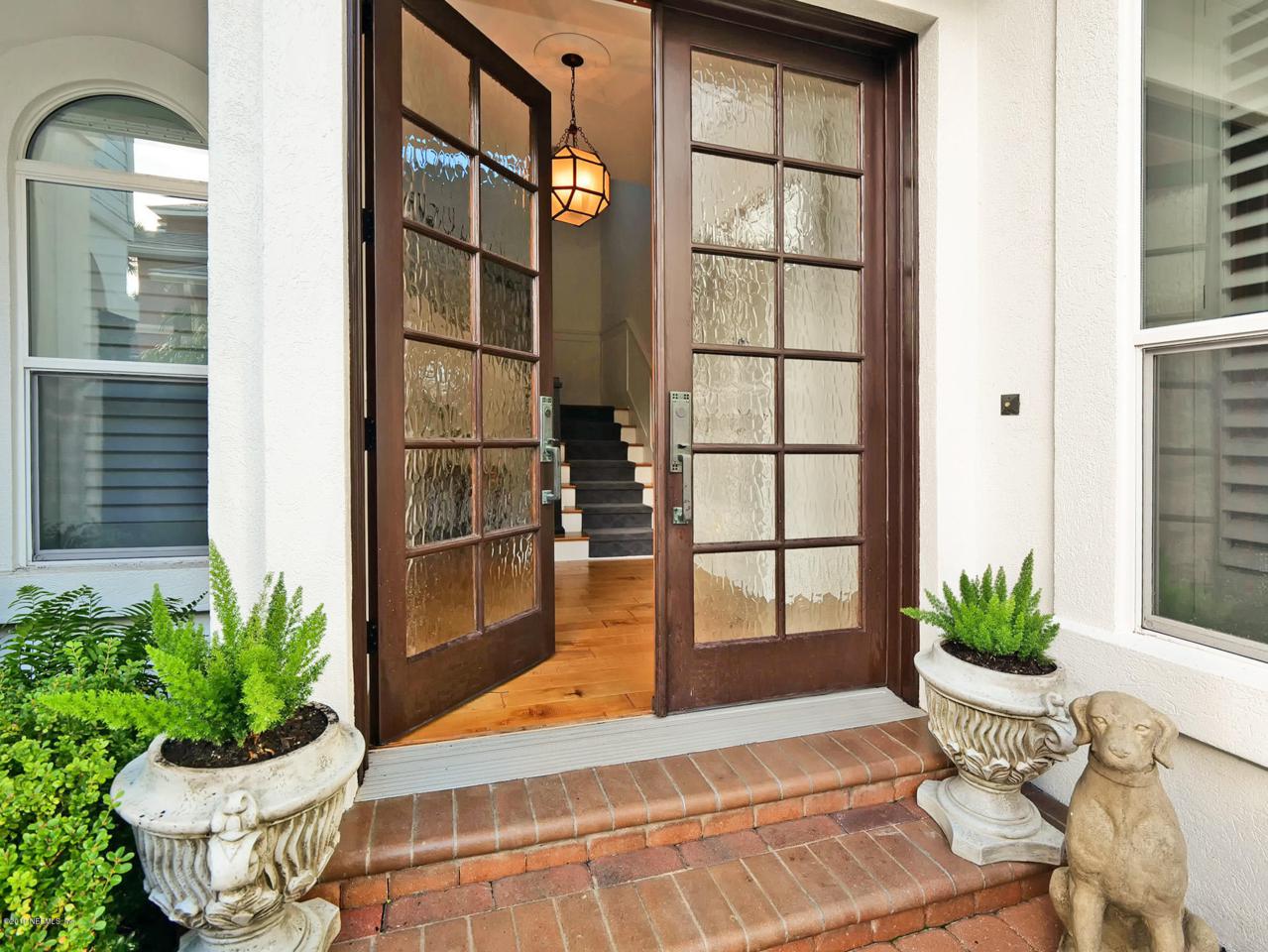 335 9TH St - Photo 1