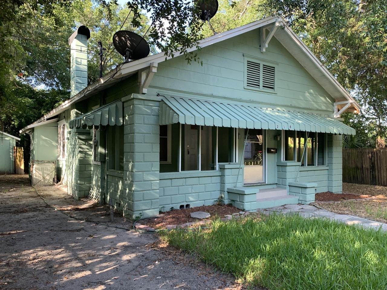 218 16TH St - Photo 1