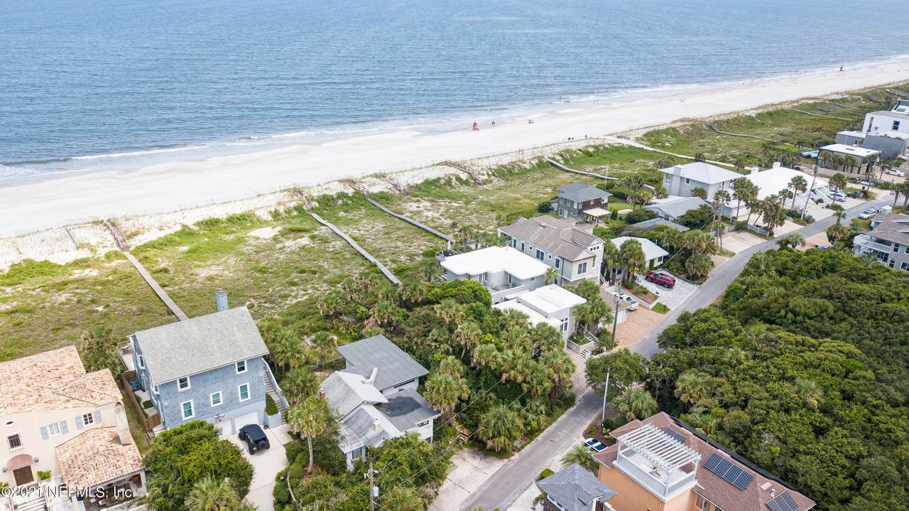 2031 Beach Ave - Photo 1