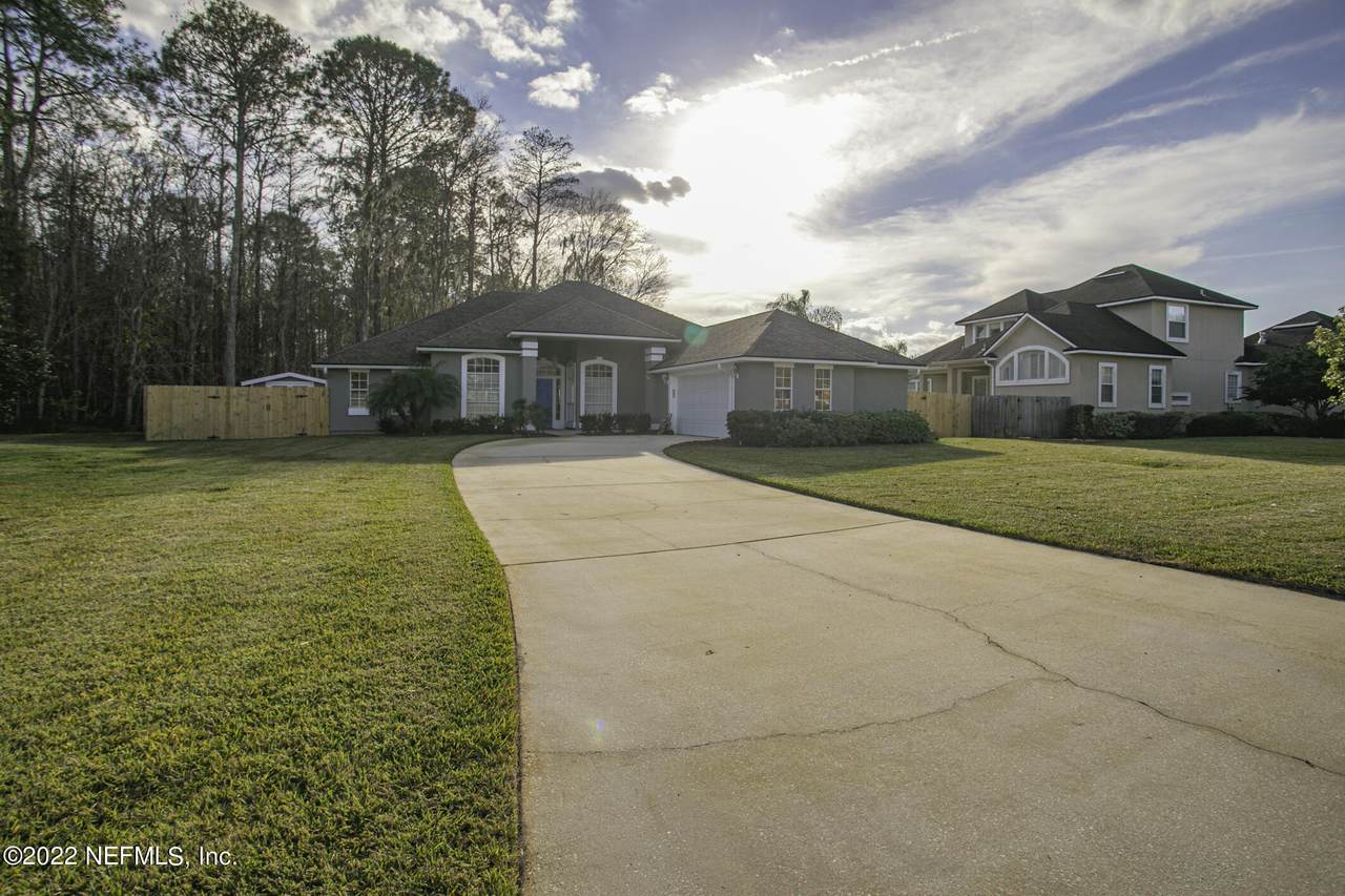 12918 The Woods Dr - Photo 1