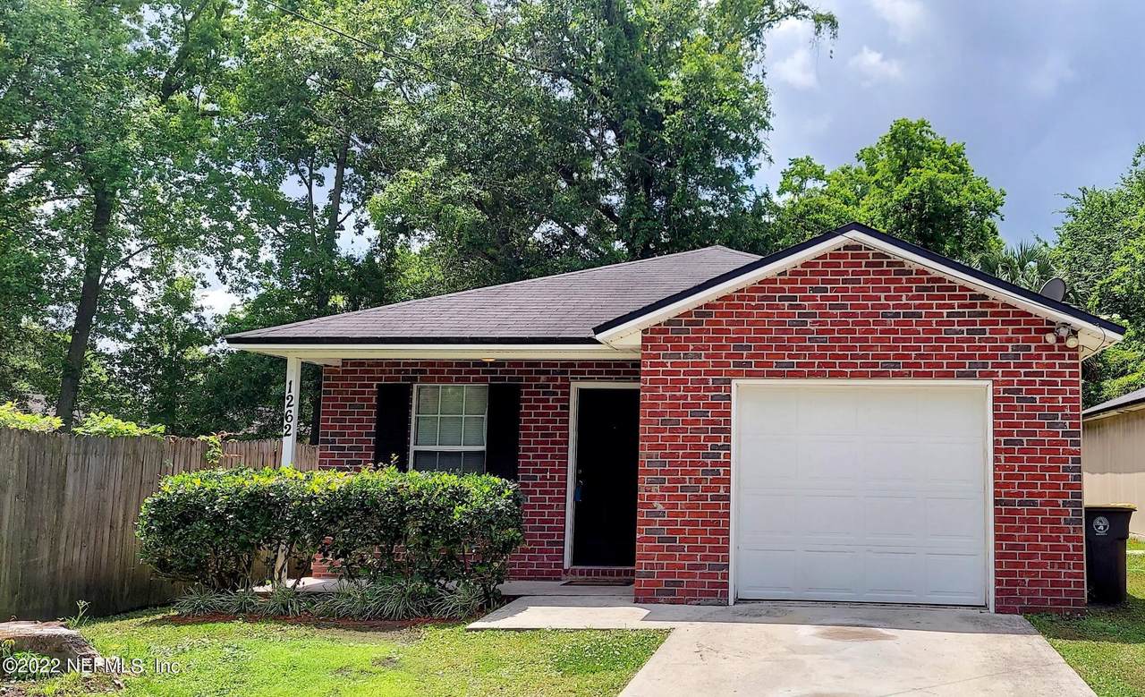 1262 Mull St - Photo 1