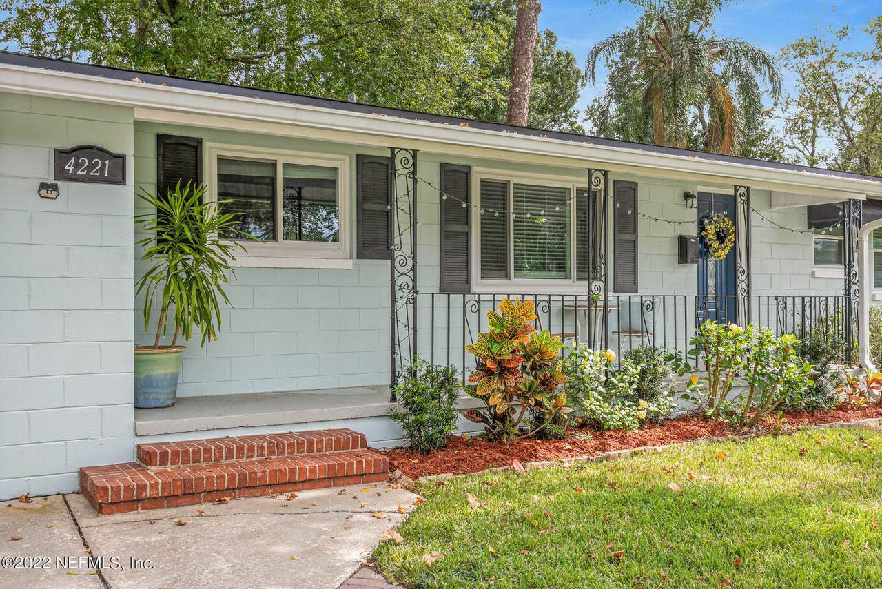 4221 Camellia Cir - Photo 1