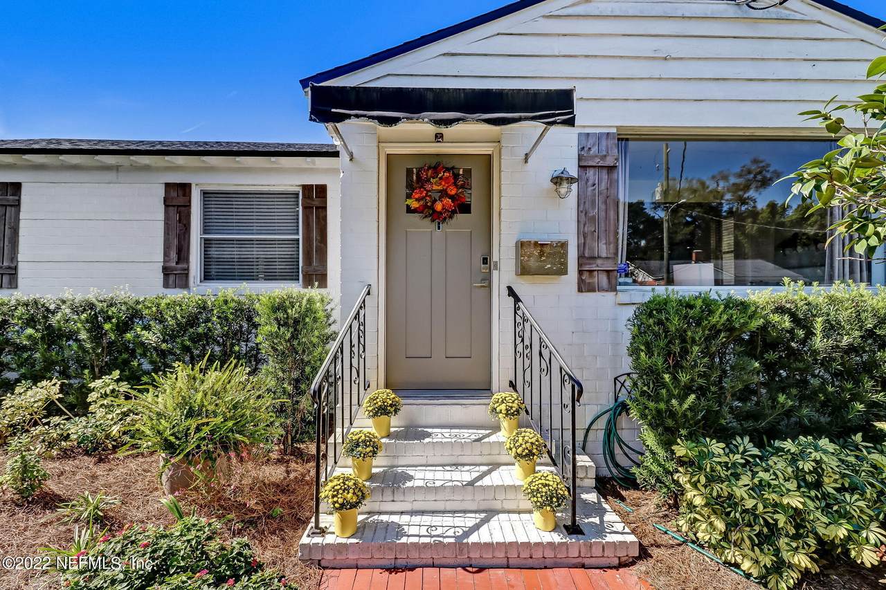 4554 Rosewood Ave - Photo 1