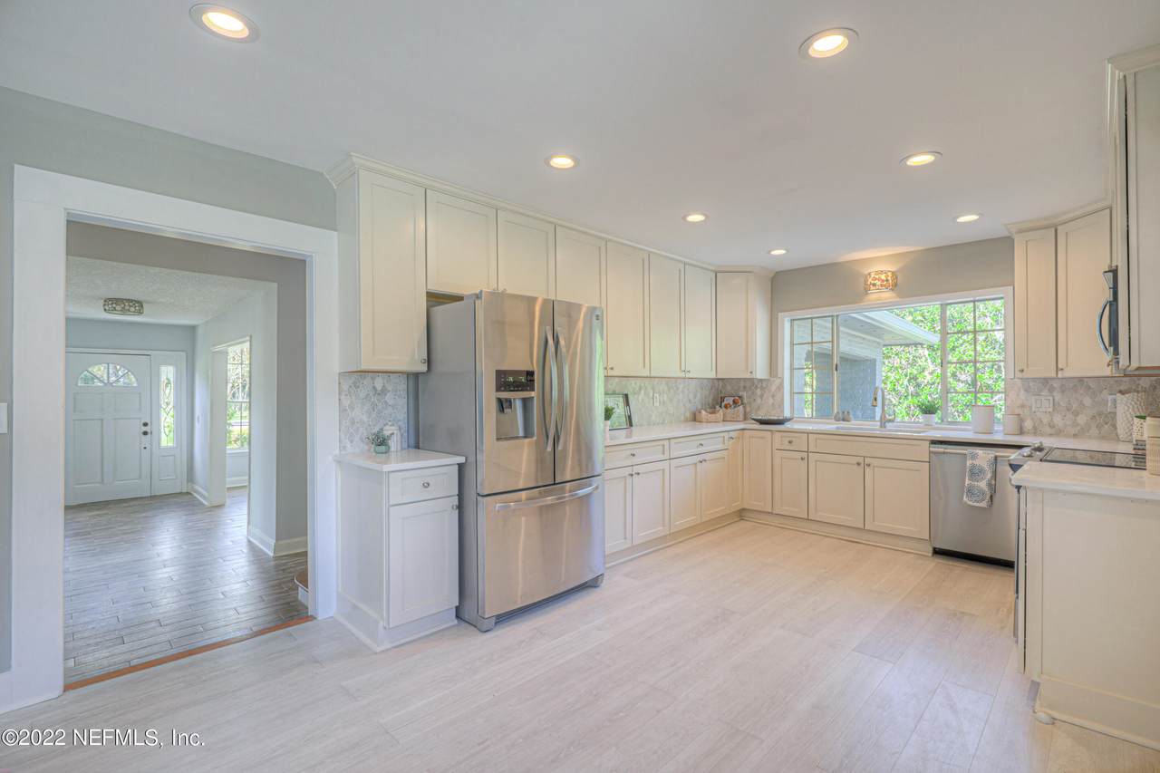 1847 Greenwood Ave - Photo 1