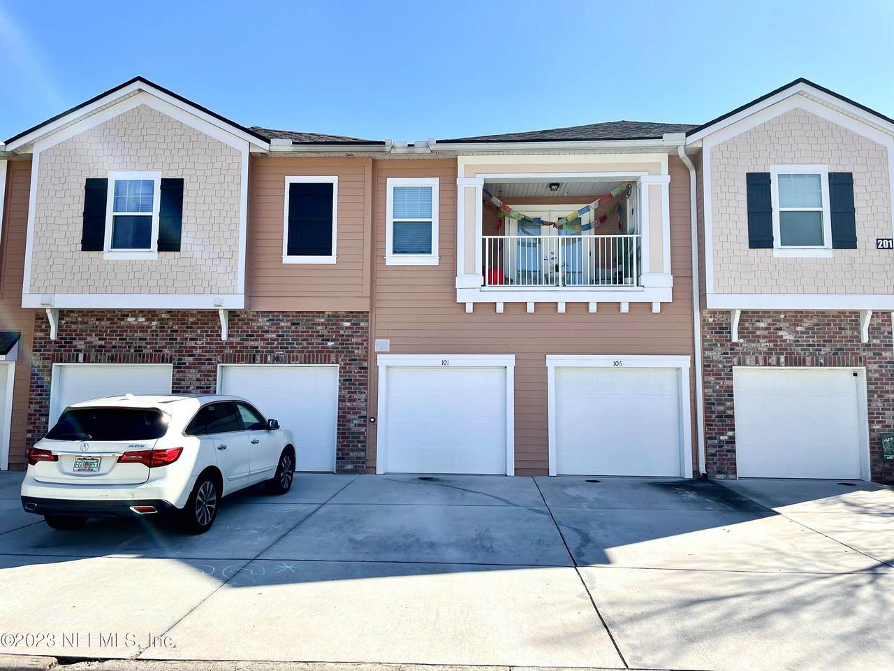 201 Larkin Pl - Photo 1