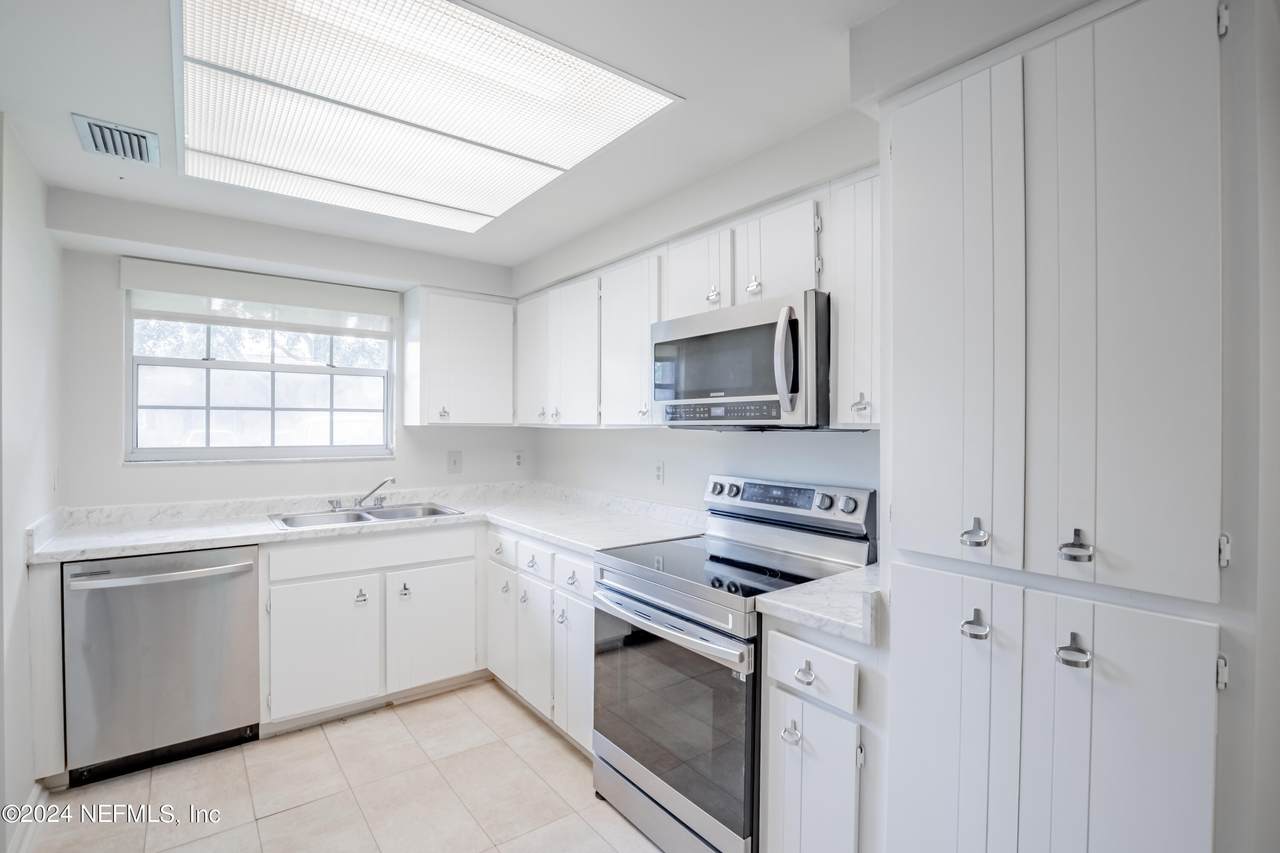 9252 San Jose Boulevard - Photo 1