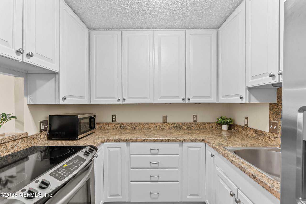 1071 Edgewood Avenue - Photo 1