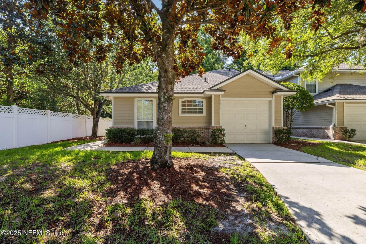 905 Country Bridge Road - Photo 1