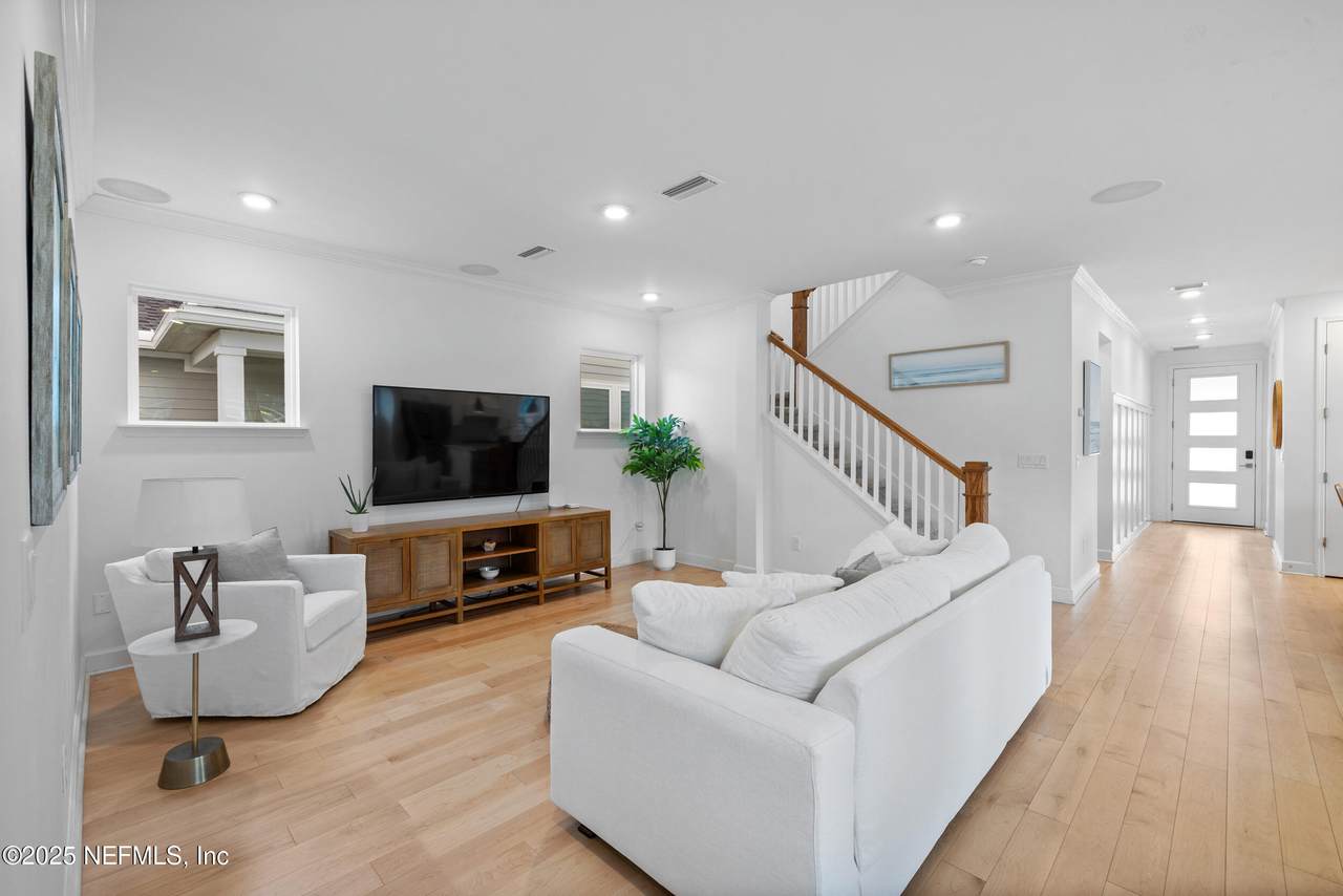 156 Park Center Avenue - Photo 1