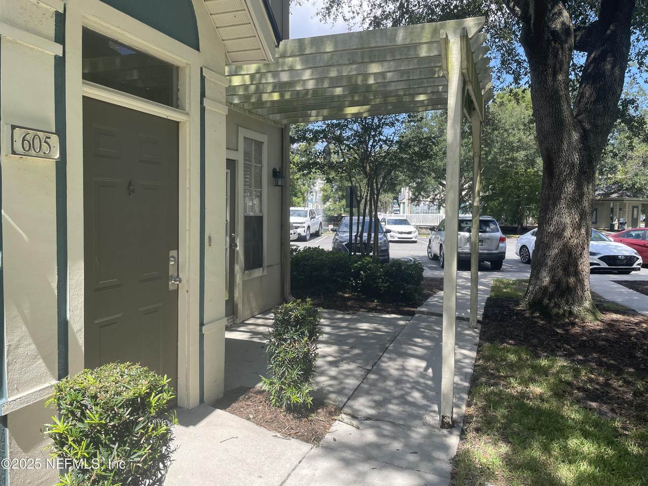 13700 Richmond Park Drive - Photo 1