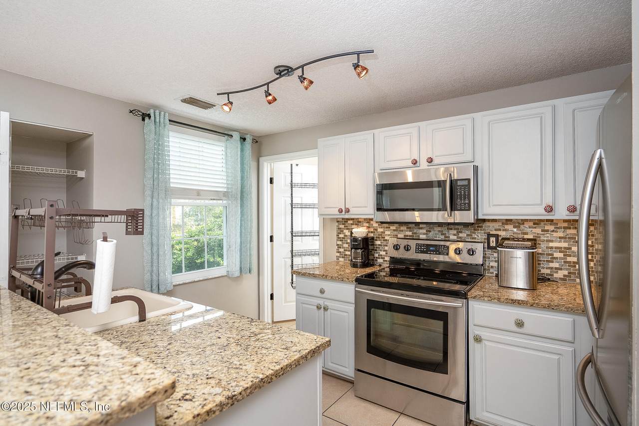 4025 Grande Vista Boulevard - Photo 1