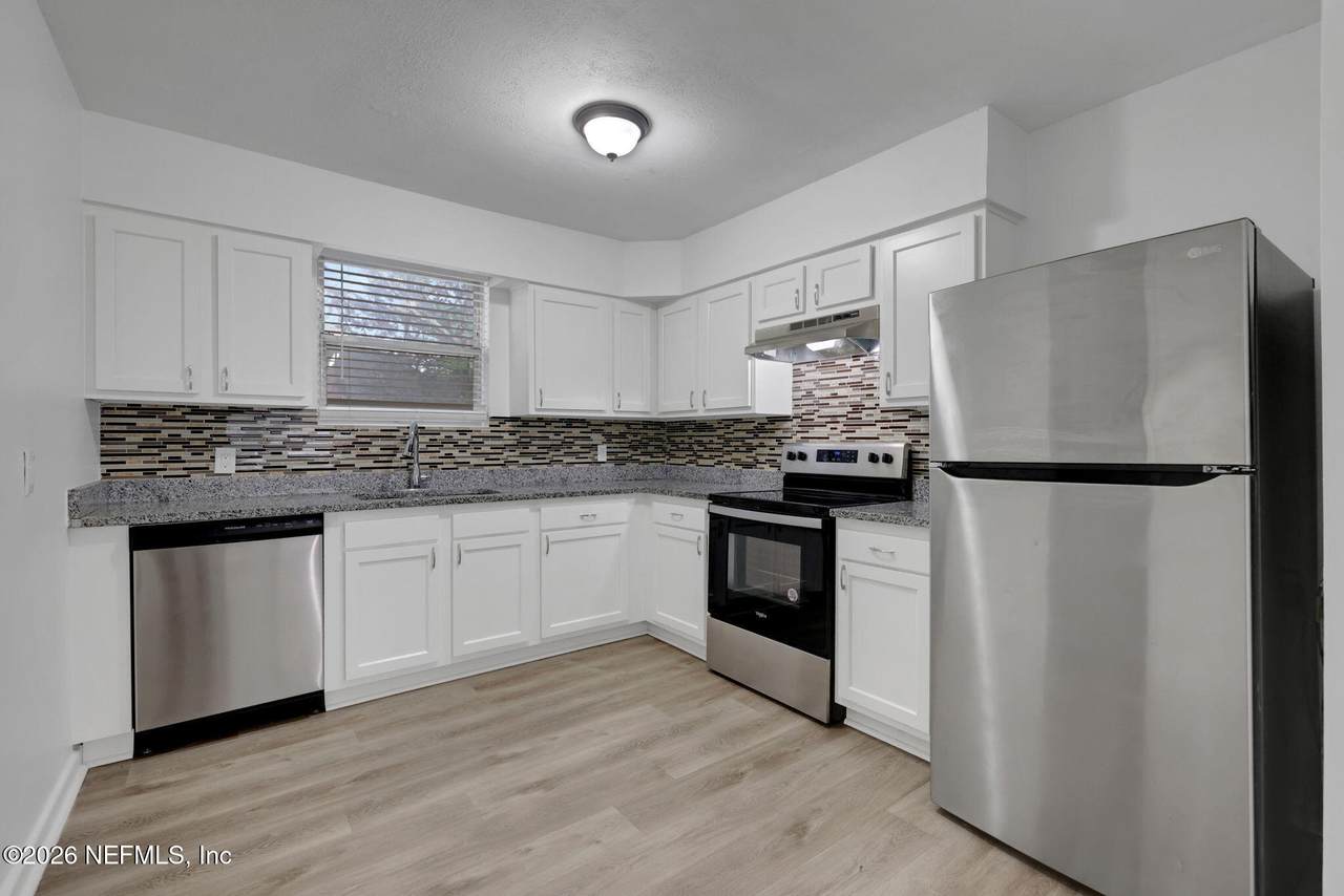 2305 Jayson Avenue - Photo 1