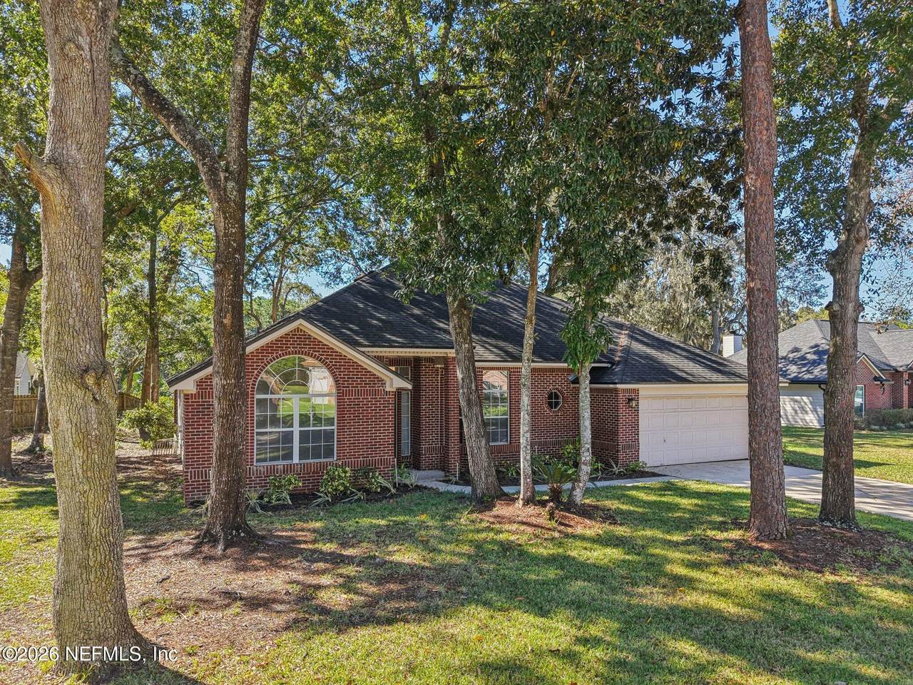 208 Honeysuckle Way - Photo 1