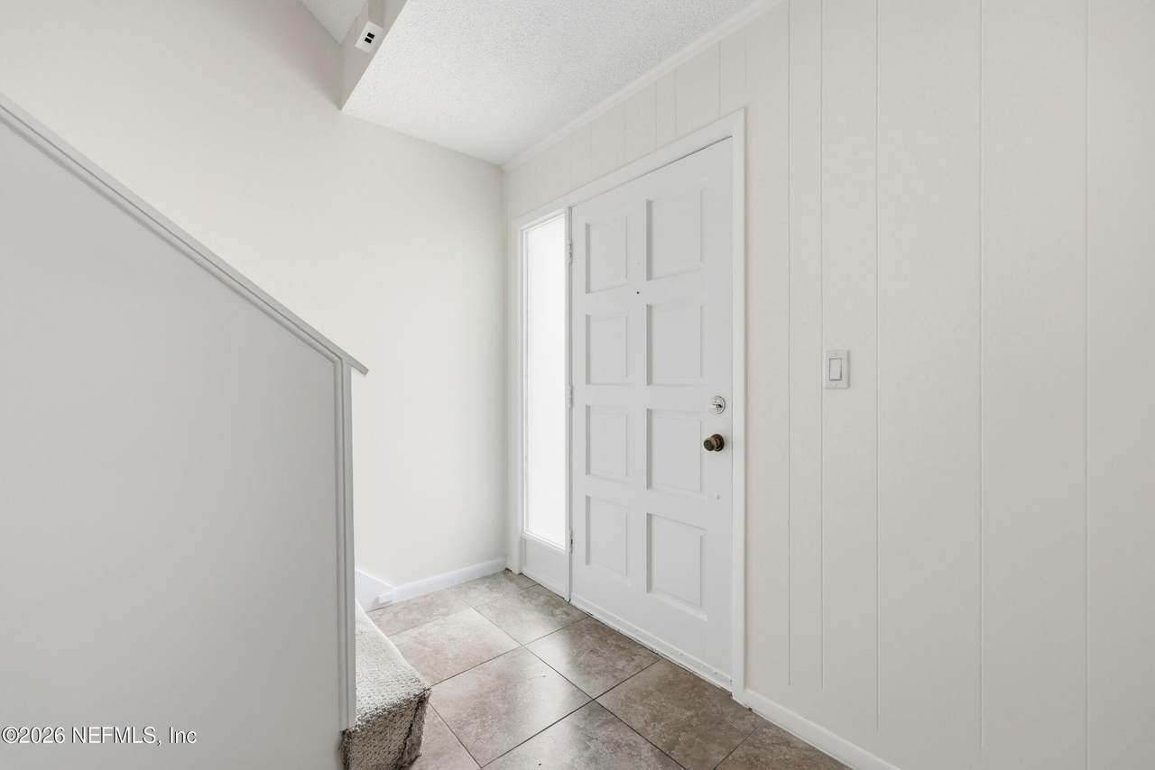 695 A1a - Photo 1