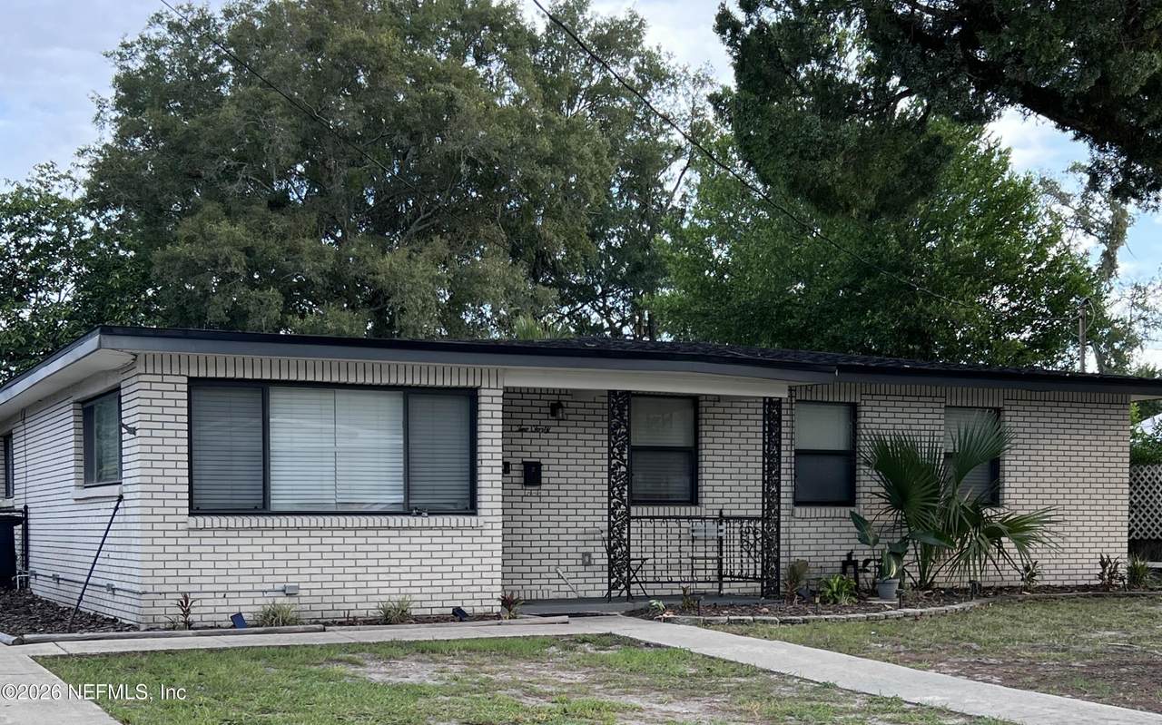 240 Woodside Drive - Photo 1