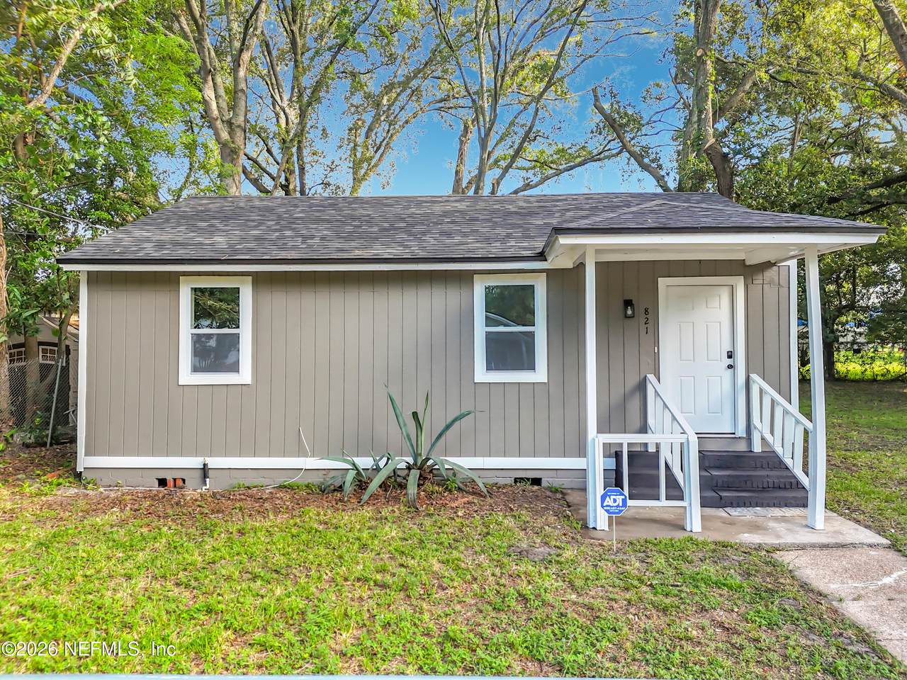 821 30TH Street - Photo 1