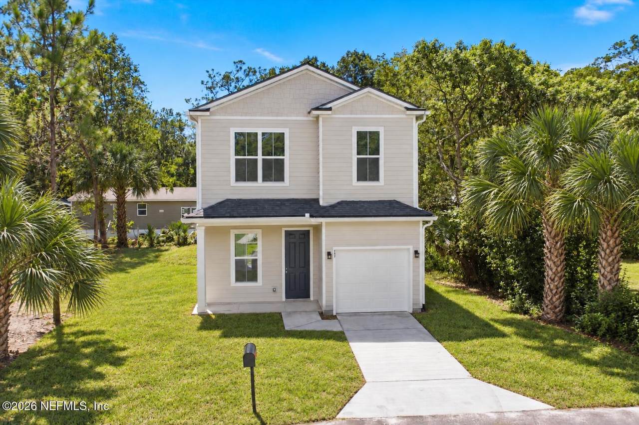 863 6TH Street - Photo 1