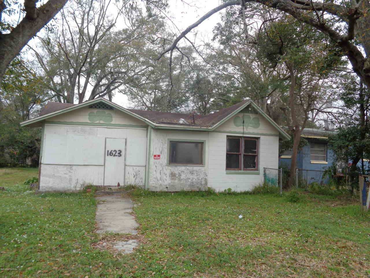 1623 29TH St - Photo 1