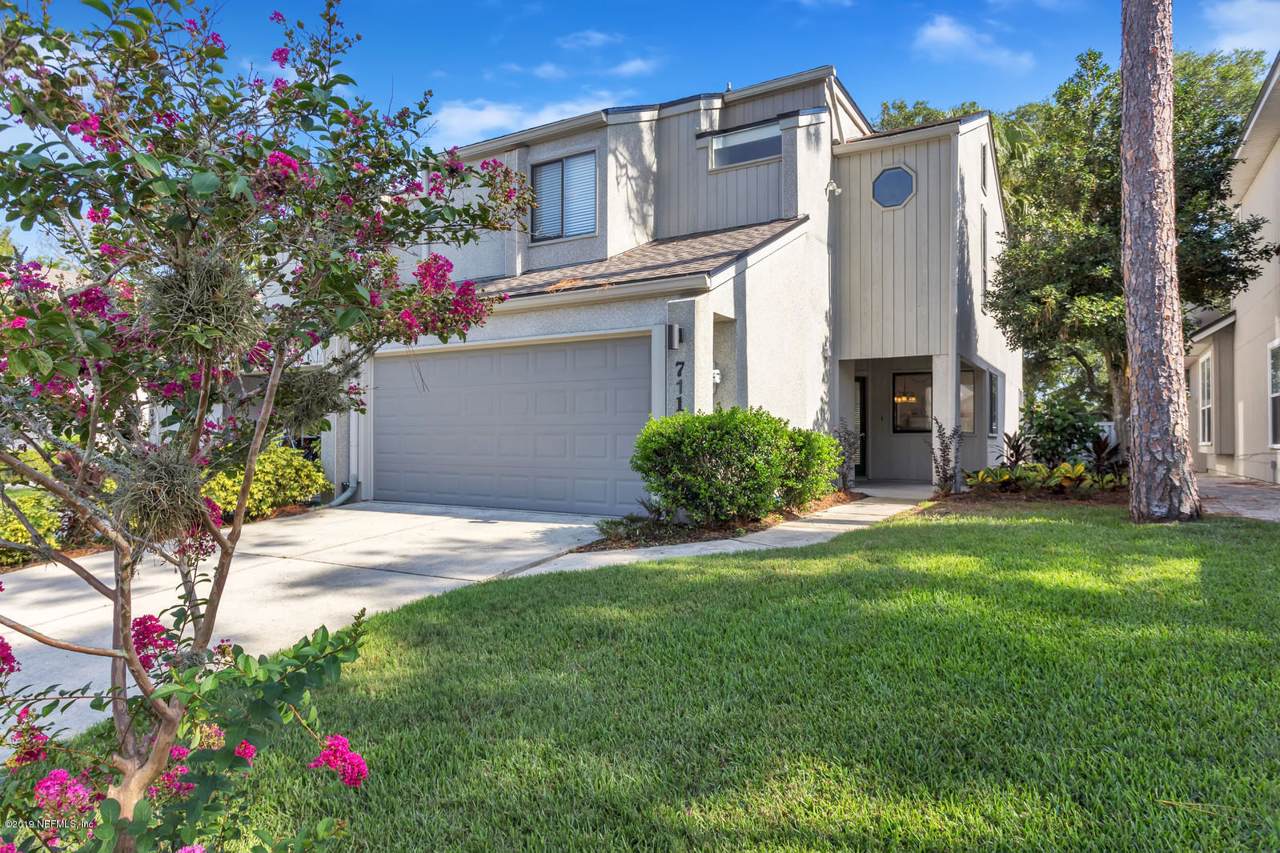 711 Selva Lakes Cir - Photo 1